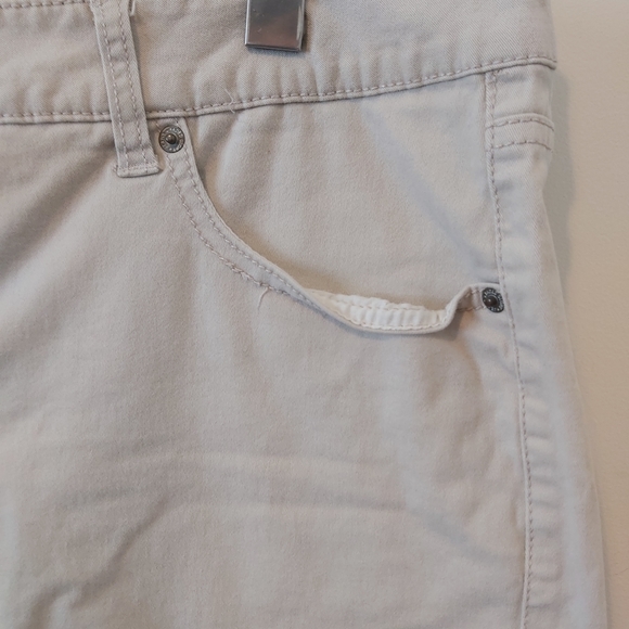FADED GLORY | Women's Shorts Cream Size 16 - Picture 2 of 8